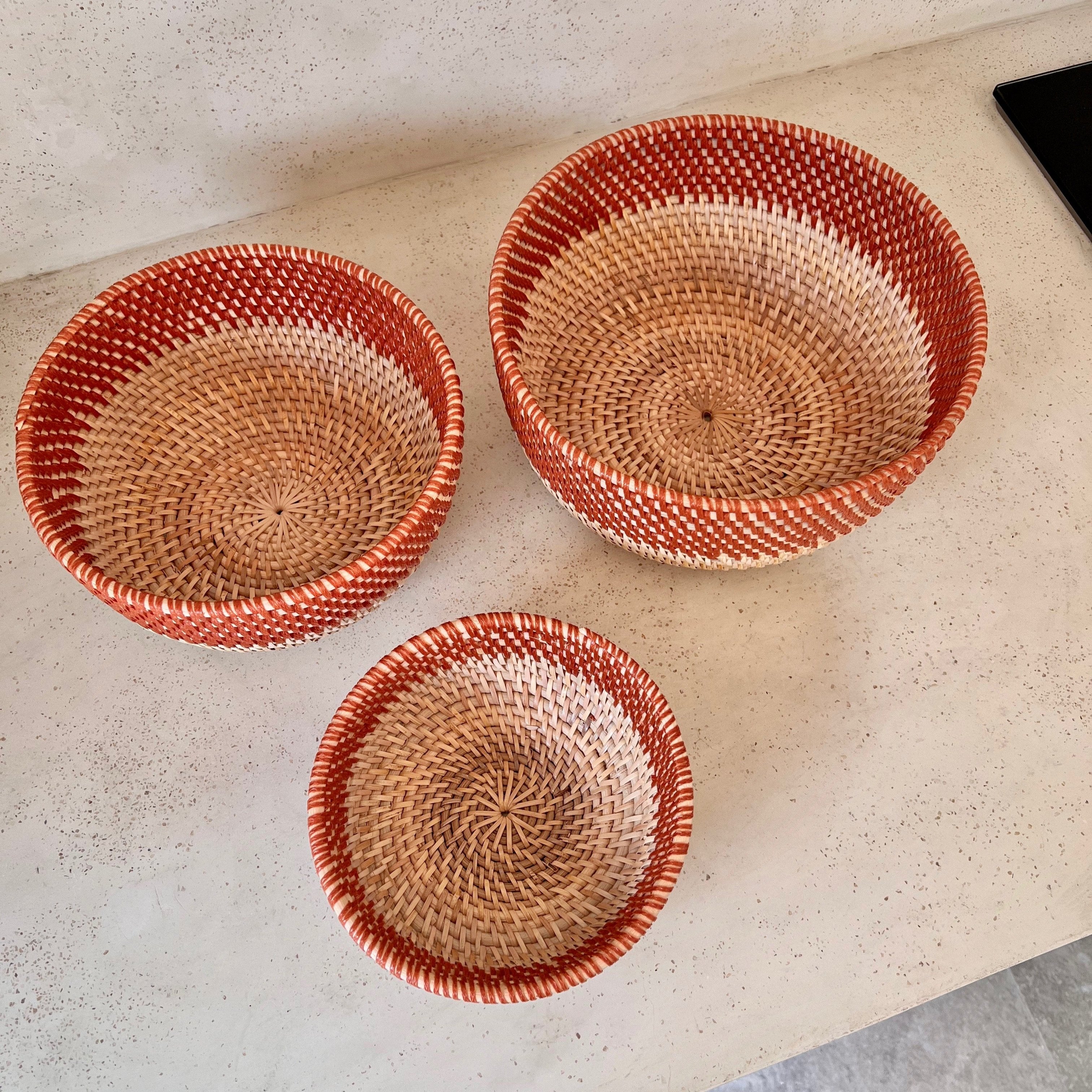 Milu II Rattan-Schale – Handgefertigt, Rund, in drei Größen, Perfekt für kleine Dinge, in verschiedenen Farben