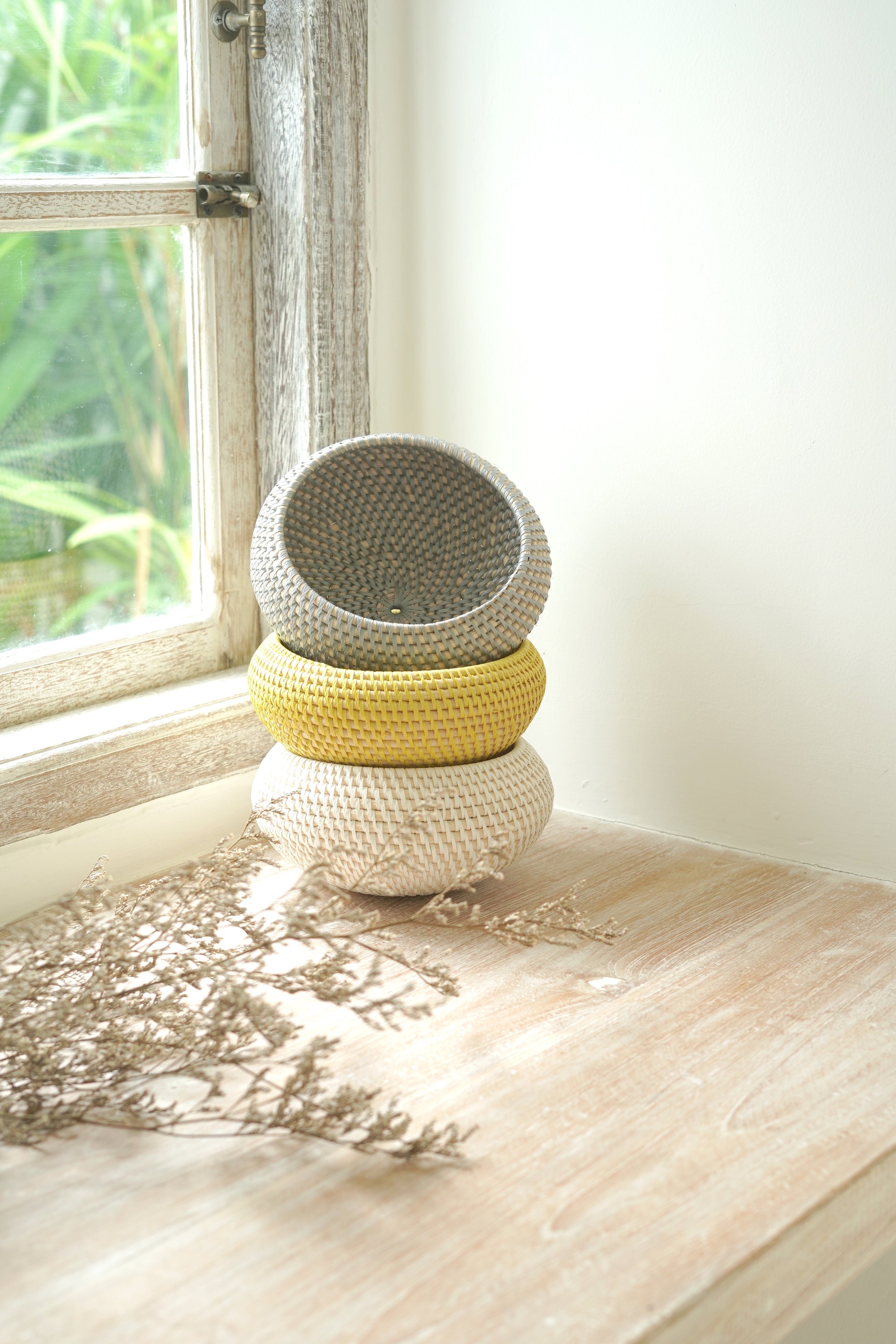 Nook Rattan-Schale – Handgefertigt, Rund, mit farbigem recyceltem Kunststoff für kleine Dinge